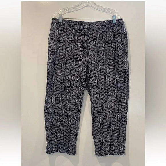 Chico's Pants - Weekends by Chico's French Duo Tone Geometric Print‎ Crop Pants Womens XL (931)